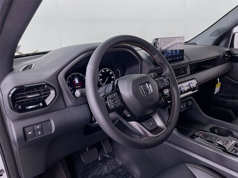 New 2025 Honda Pilot TrailSport image 9