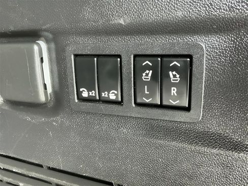 Used 2022 Chevrolet Suburban RST w/ Luxury Package image 22