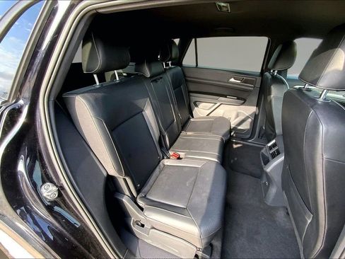 Used 2020 Volkswagen Atlas Cross Sport SE w/ Towing Package image 26