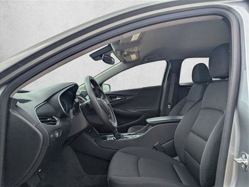 Used 2025 Chevrolet Malibu LT image 12