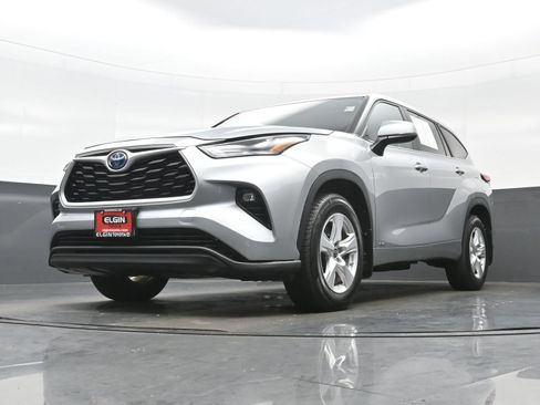 Used 2023 Toyota Highlander LE AWD/4WD image 26