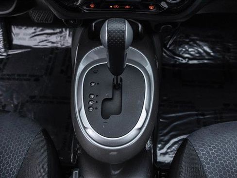 Used 2016 Nissan Juke SV image 19