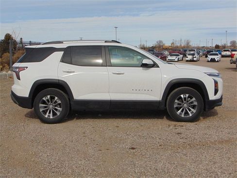 Used 2025 Chevrolet Equinox LT w/ Convenience Package II image 3