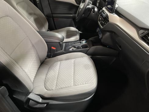 Used 2022 Ford Escape SE w/ SE Sport Appearance Package image 12