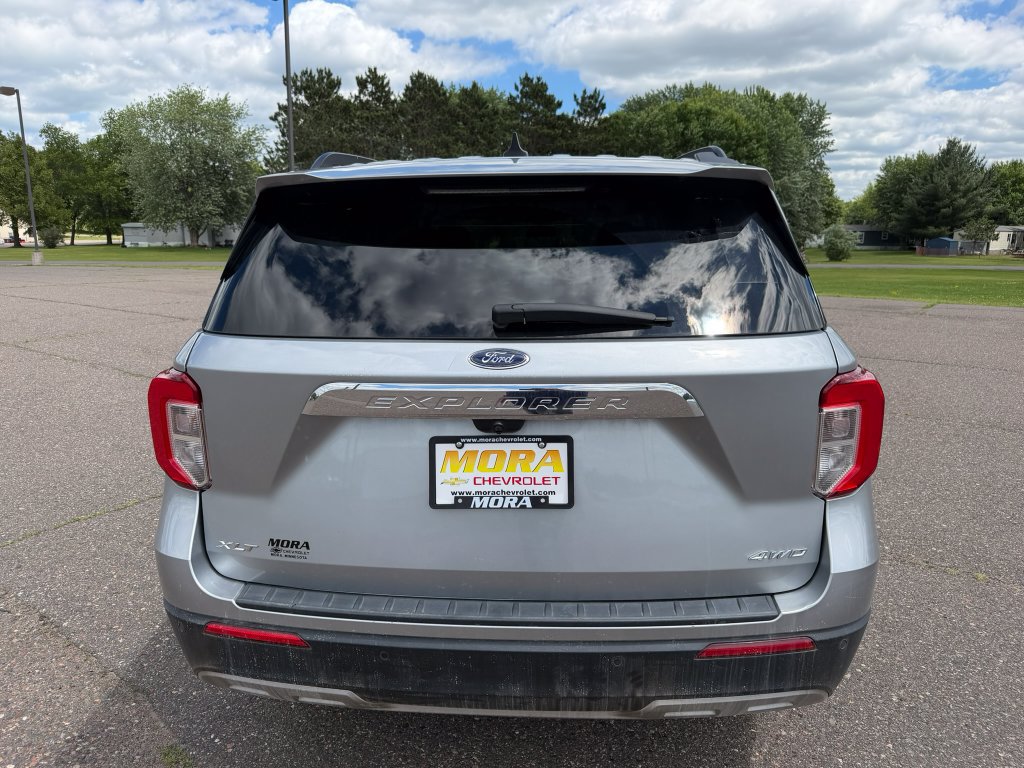Used 2022 Ford Explorer XLT w/ Equipment Group 202A AWD/4WD image 5