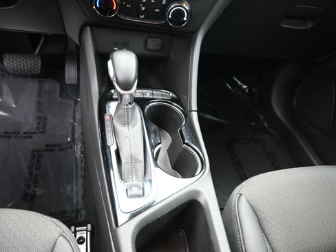 Used 2025 Buick Encore GX Preferred AWD/4WD image 18