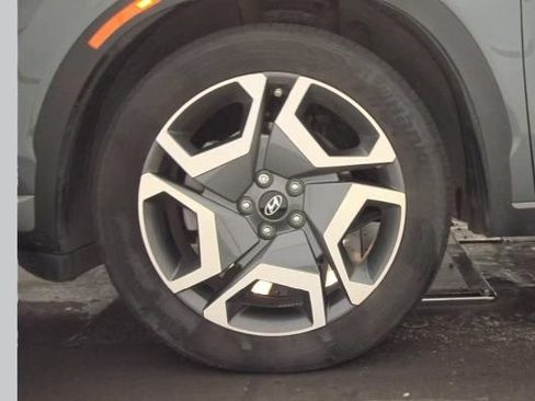 Used 2024 Hyundai Palisade SEL w/ Premium Package FWD image 9