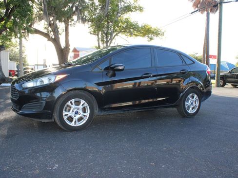 Used 2015 Ford Fiesta SE FWD image 3