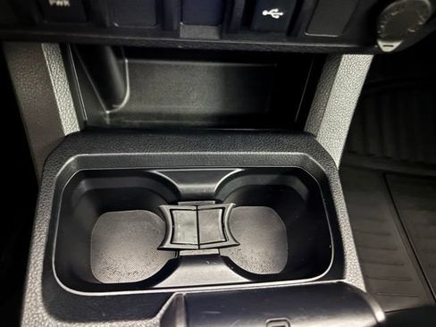 Used 2020 Toyota Tacoma SR5 w/ SR5 Appearance Package (SM) RWD image 23
