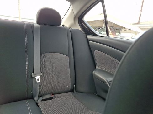 Used 2014 Nissan Versa SV FWD image 16