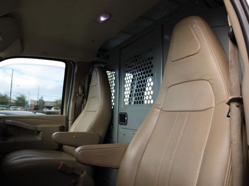 Used 2016 Chevrolet Express 2500 RWD image 5