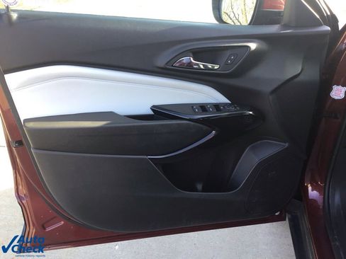 Used 2025 Chevrolet Trax LT w/ LT Convenience Package image 20