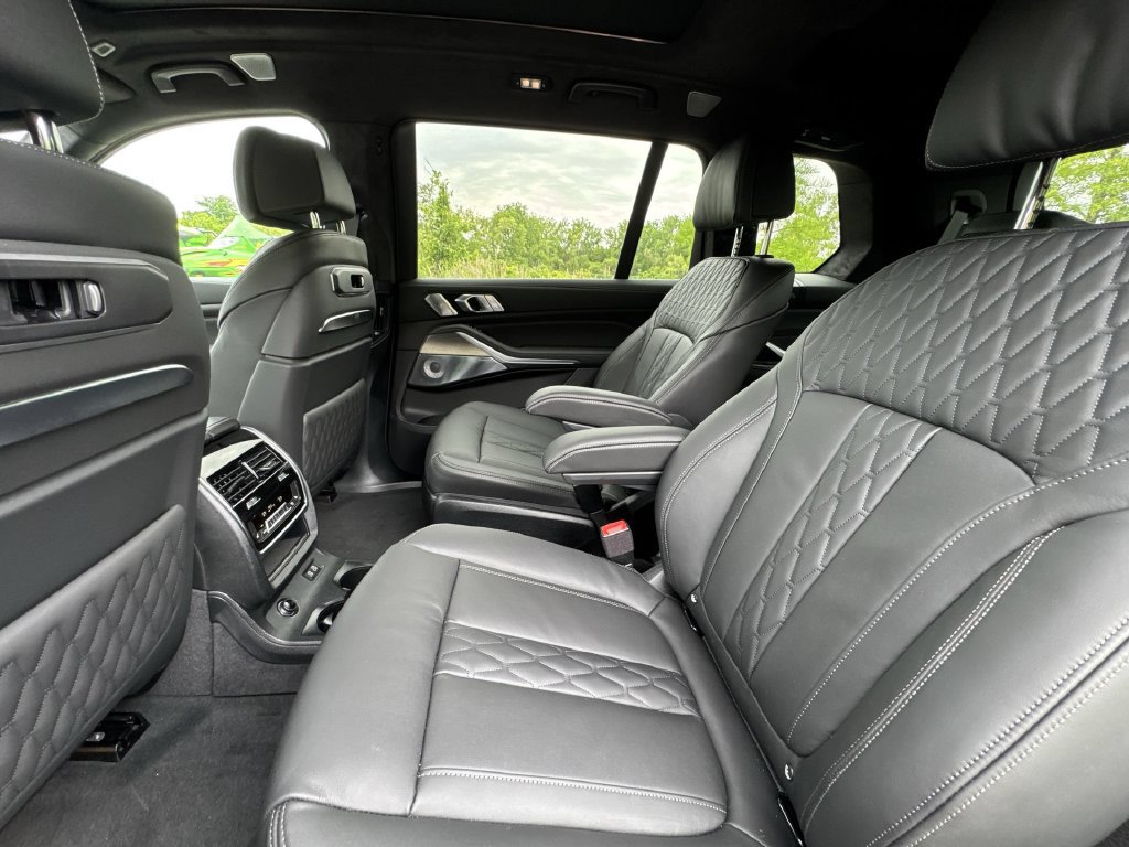 Used 2027 BMW X7 M60i AWD/4WD image 25