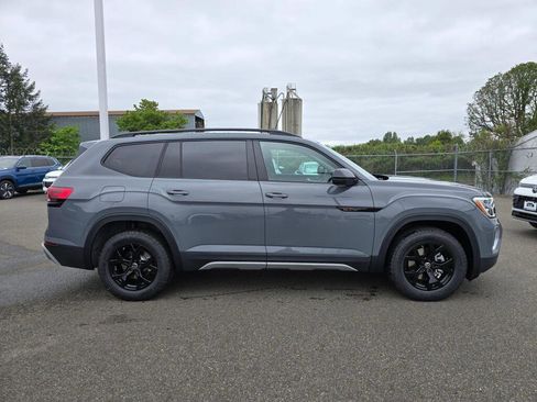 New 2026 Volkswagen Atlas Peak Edition AWD/4WD image 2