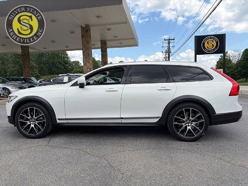 Used 2018 Volvo V90 T6 Cross Country w/ Convenience Package AWD/4WD image 3