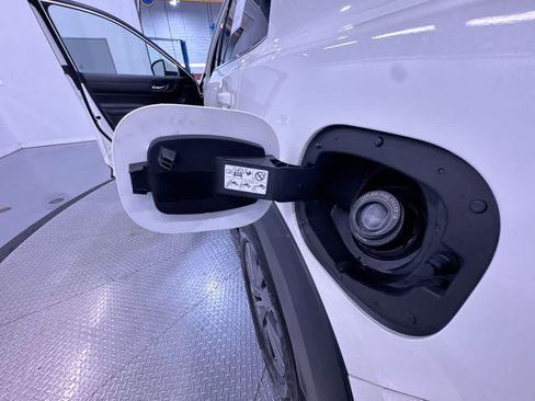 Used 2022 Nissan Pathfinder SV AWD/4WD image 44