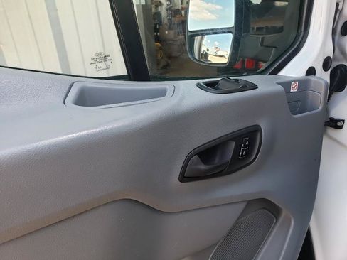 Used 2019 Ford Transit 250 138 RWD image 17