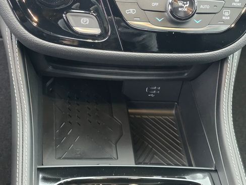 New 2026 Chrysler Pacifica Limited w/ S Appearance Package image 22