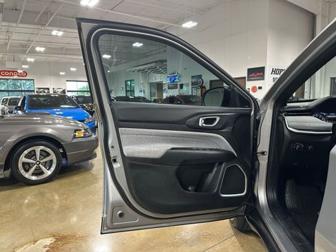 Used 2023 Jeep Compass Sport AWD/4WD image 8