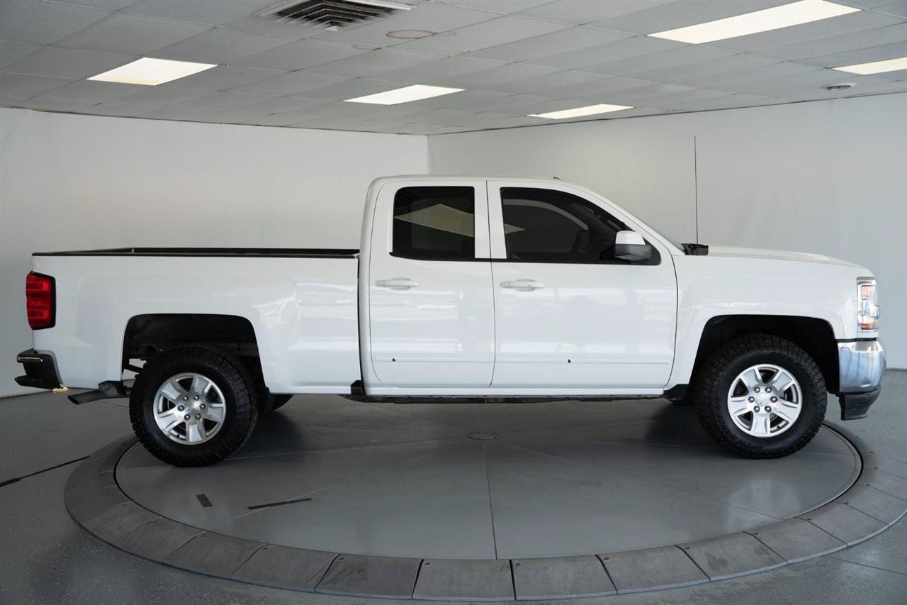 Used 2018 Chevrolet Silverado 1500 LT w/ Trailering Package AWD/4WD image 8