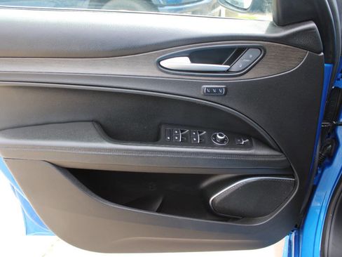 Used 2021 Alfa Romeo Stelvio Ti w/ Nero Edizione image 11