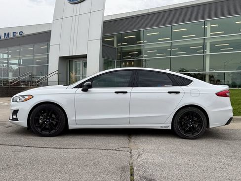 Used 2019 Ford Fusion SE w/ Equipment Group 151A FWD image 3
