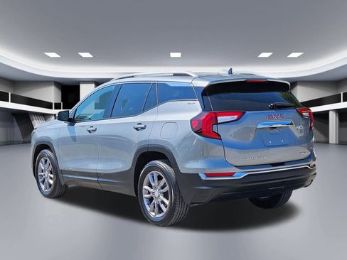 Used 2024 GMC Terrain SLT image 4