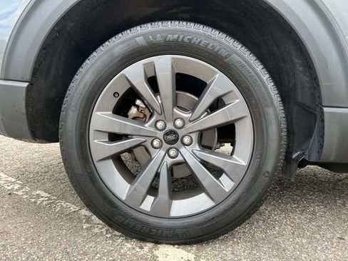 Used 2023 Ford Explorer XLT w/ Equipment Group 202A AWD/4WD image 14