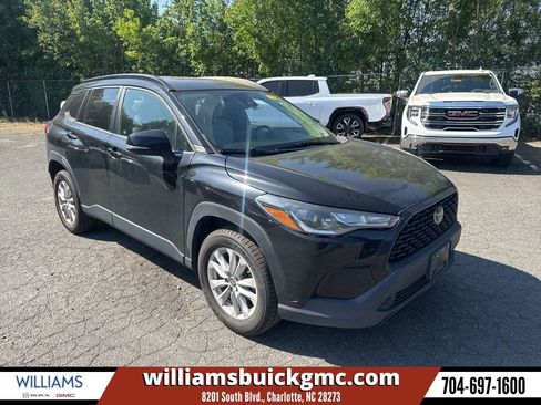 Used 2022 Toyota Corolla Cross LE FWD image 1