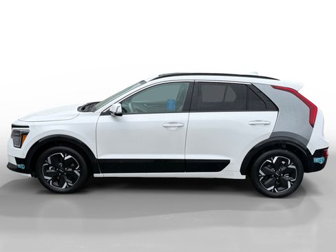 Used 2023 Kia Niro Wave FWD image 2