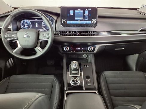 Used 2024 Mitsubishi Outlander SE image 13