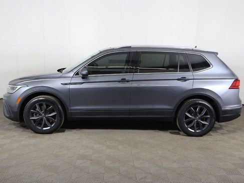 Used 2022 Volkswagen Tiguan SE w/ Panoramic Sunroof Package image 17