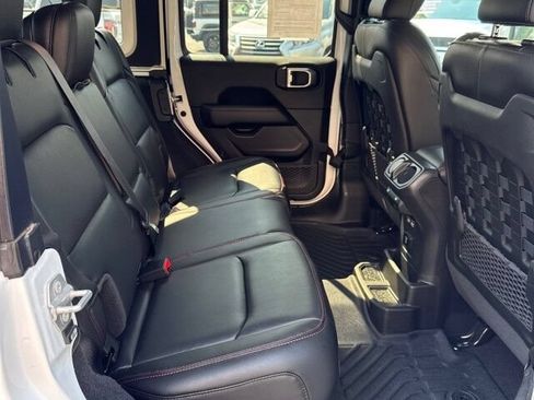 Used 2021 Jeep Wrangler Unlimited Rubicon w/ Xtreme Recon 35" Tire Package AWD/4WD image 16