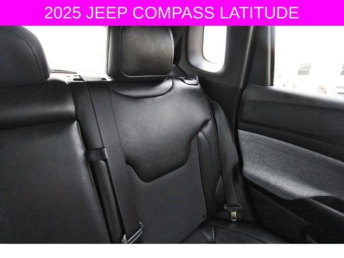 Used 2025 Jeep Compass Latitude w/ Convenience Group image 15