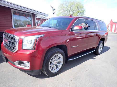 Used 2016 GMC Yukon XL SLT w/ Open Road Package AWD/4WD image 3