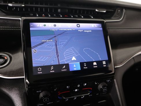 Used 2024 Jeep Grand Cherokee L Limited w/ Luxury Tech Group II image 7