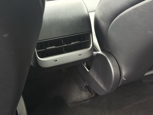 Used 2023 Tesla Model Y Long Range image 36