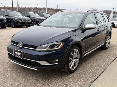Used 2019 Volkswagen Golf Alltrack SE image 8
