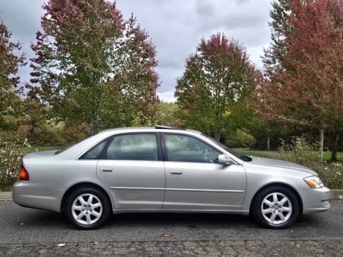 Used 2000 Toyota Avalon XLS image 5