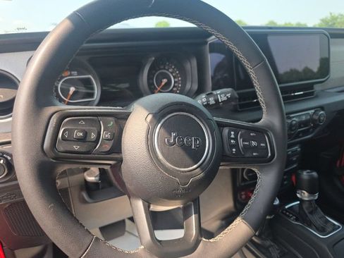 Used 2025 Jeep Wrangler Unlimited Sport AWD/4WD image 5