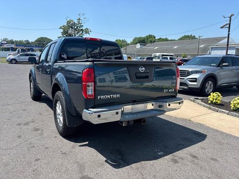 Used 2014 Nissan Frontier SV w/ SV Value Truck Package AWD/4WD image 4