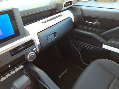 Used 2024 Toyota Tacoma TRD Sport image 35