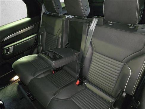 Certified 2024 Land Rover Discovery Dynamic SE image 15