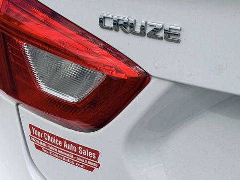 Used 2017 Chevrolet Cruze Premier FWD image 5