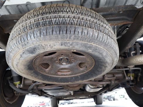Used 2005 Chevrolet Suburban LT w/ Preferred Equipment Group RWD image 19
