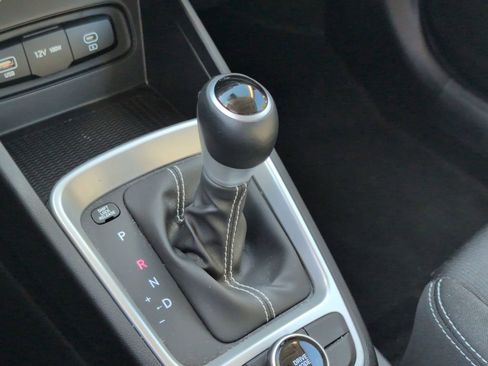 Used 2025 Hyundai Venue SEL FWD image 20