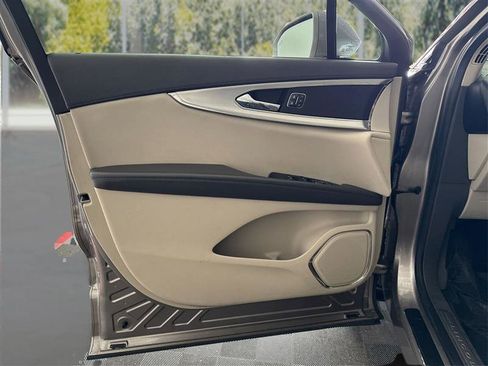 Used 2019 Lincoln Nautilus Premier image 18