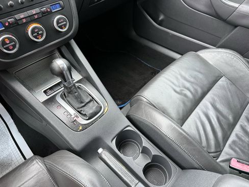 Used 2008 Volkswagen R32 AWD/4WD image 11