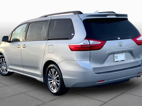Used 2019 Toyota Sienna XLE FWD image 12