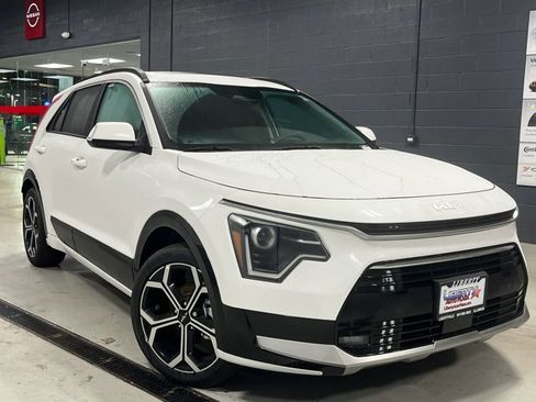 New 2025 Kia Niro EX Touring image 2